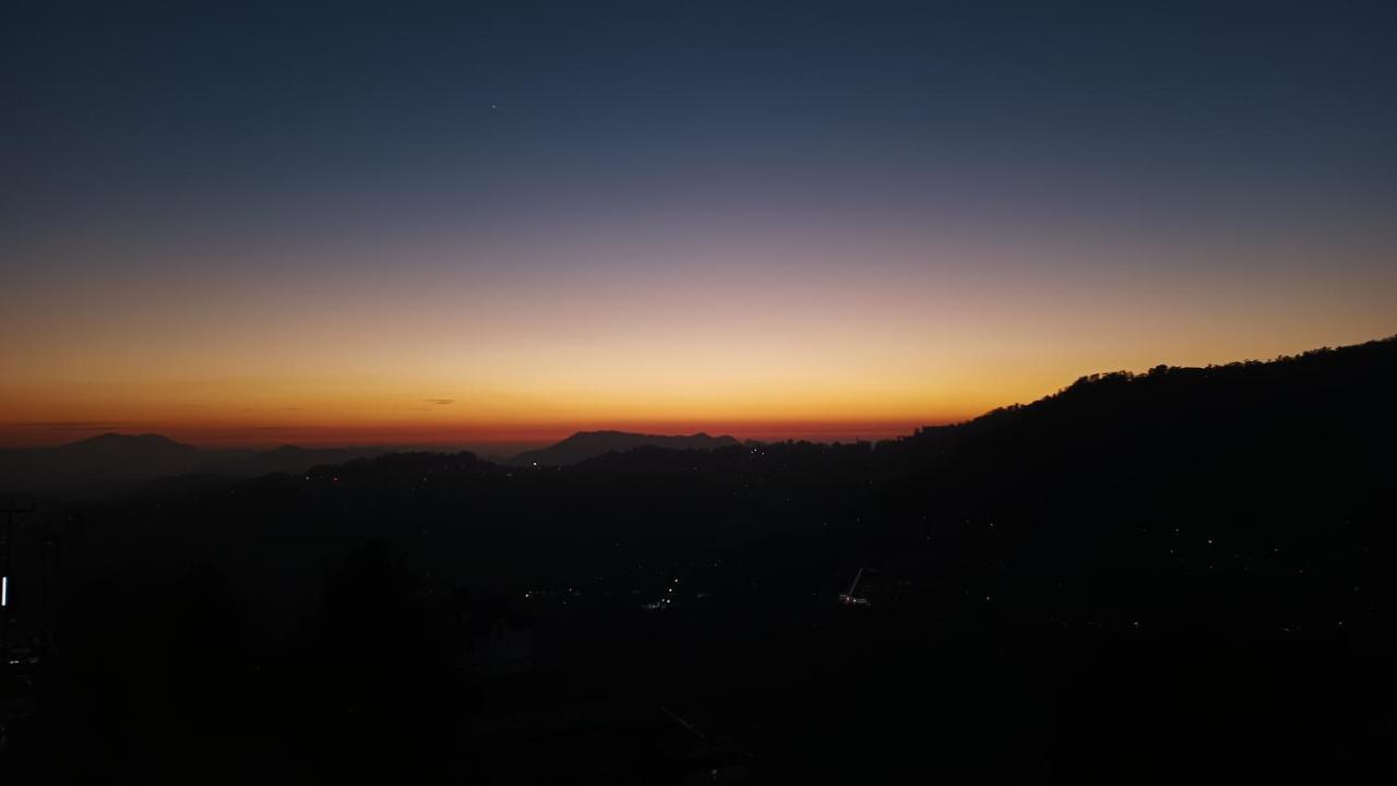 Thakur Homes- Couple And Family Friendly Homestay Shimla Zewnętrze zdjęcie